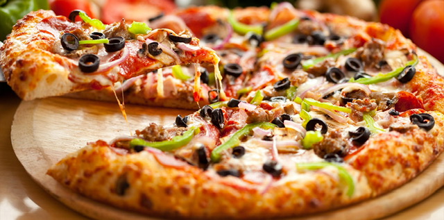 Sauce Tomates Fromage Jambon Poivrons Champignons Artichaut Olives